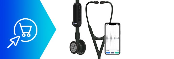 Detailní záběr klinického lékaře držícího 3M™ Littmann CORE® digitální fonendoskop na hrudníku muže
