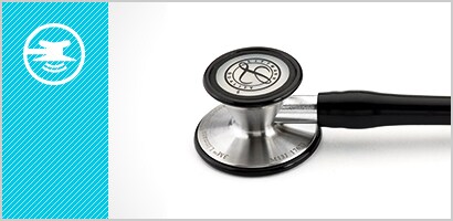 Detailní pohled na hrudní snímač fonendoskopu 3M Littmann Cardiology III plus ikona laditelné membrány v bílé barvě na zelenomodrém pozadí.
